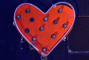 _DSC5189-neon-heart-1216360